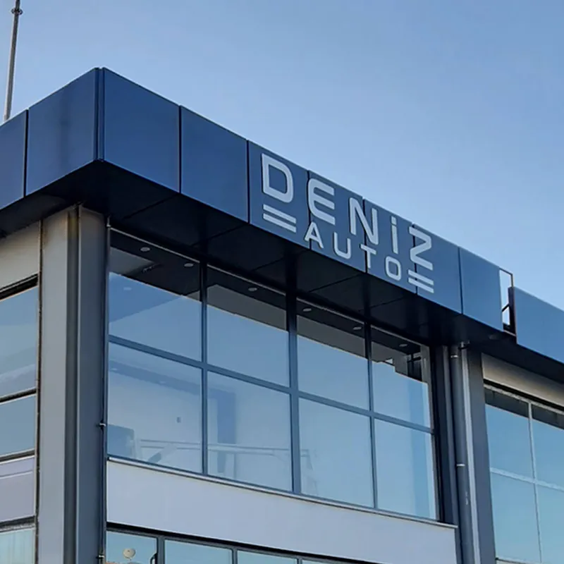 Cephe reklamı için çelik karkas üzerine branda germe montaj detayı.