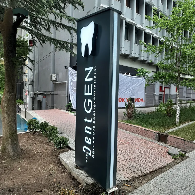 LED aydınlatmalı totem tabela yüzey tasarımı ve kurumsal grafik detayları.