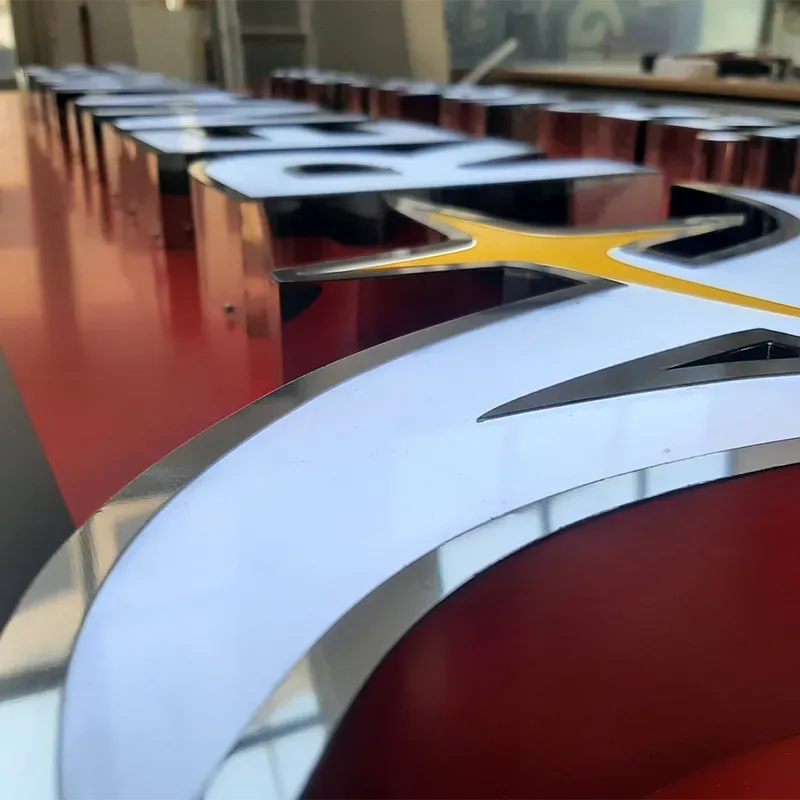 Paslanmaz krom kutu harf yan bant ve ışıklandırma detayı.